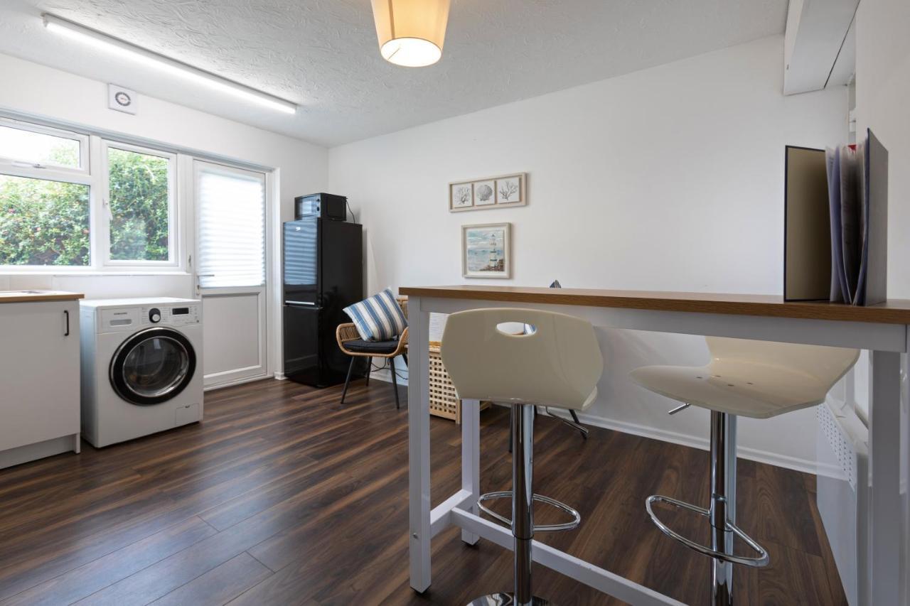 1-Bedroom Apartment With A Private Garden, Beach 5-Min Walk Веймут Екстер'єр фото